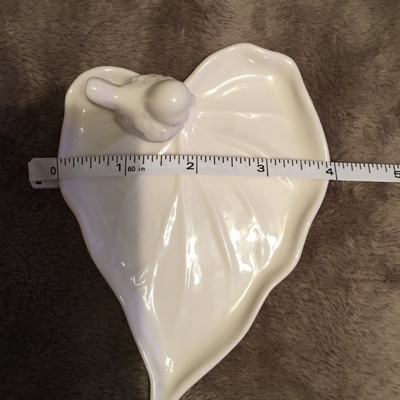 Bird on leaf trinket/jewelry tray. Off white in color,see pics for measurement - Picture 7 of 8